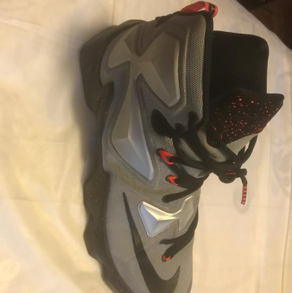 kyrie irving tennis shoes